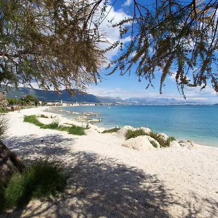 J&j * Kaštel Novi
