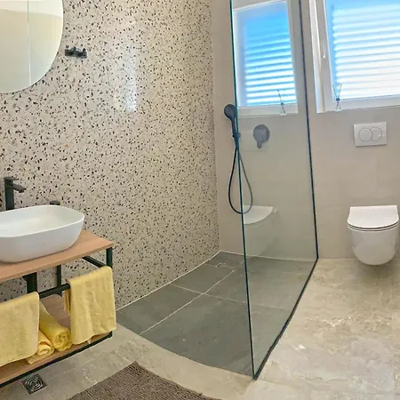 J&j Villa Kastel Novi