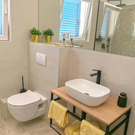 J&j * Kaštel Novi