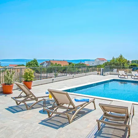 J&j Kaštel Novi