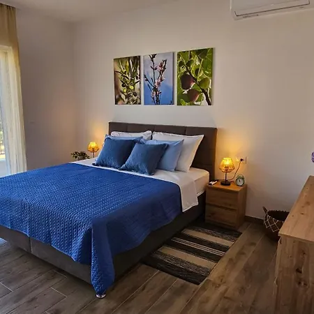 J&j * Kaštel Novi