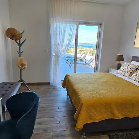 Villa J&j Kastel Novi